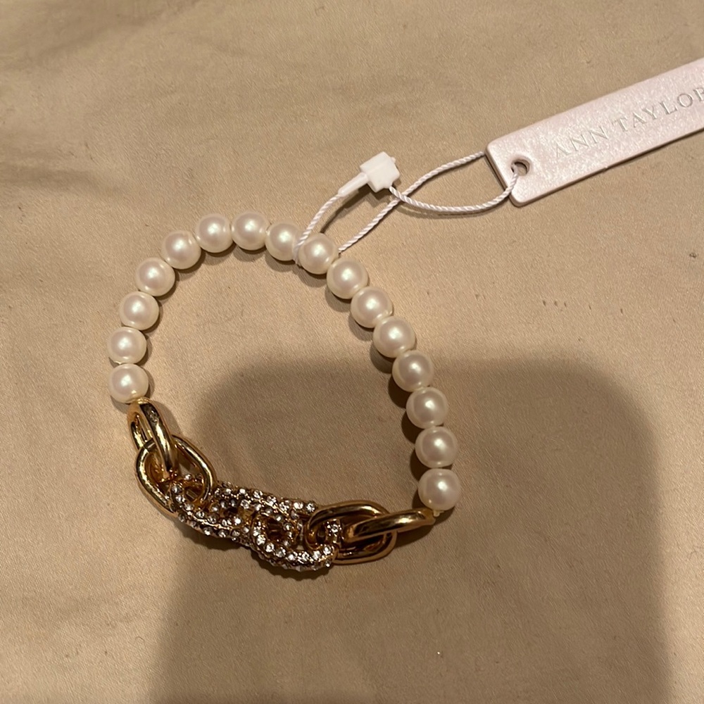 Pearl and chain with rhinestone bracelet